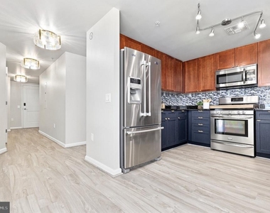 930 Wayne Avenue - Photo Thumbnail 3