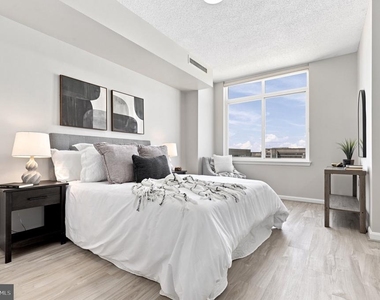 930 Wayne Avenue - Photo Thumbnail 11