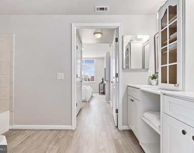 930 Wayne Avenue - Photo Thumbnail 13