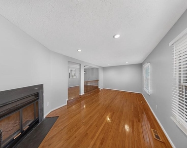 7521 Weatherby Drive - Photo Thumbnail 7