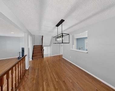 7521 Weatherby Drive - Photo Thumbnail 6