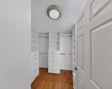 7521 Weatherby Drive - Photo Thumbnail 14