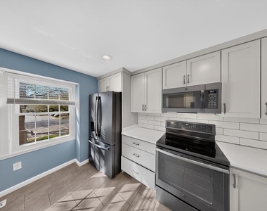 7521 Weatherby Drive - Photo Thumbnail 2