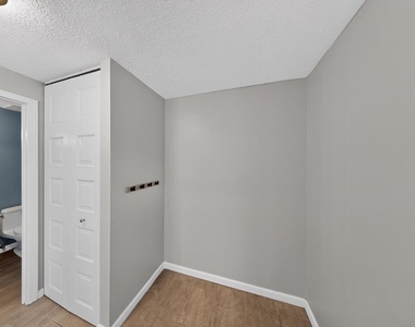 7521 Weatherby Drive - Photo Thumbnail 10