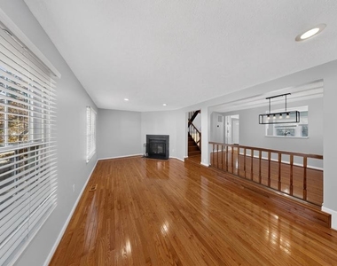 7521 Weatherby Drive - Photo Thumbnail 4