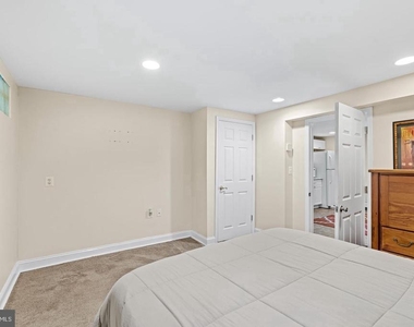 4 Carolina Avenue - Photo Thumbnail 12
