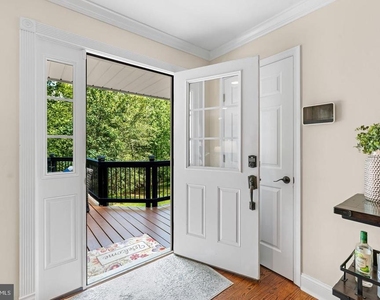 4 Carolina Avenue - Photo Thumbnail 9
