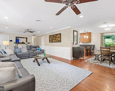 4 Carolina Avenue - Photo Thumbnail 13