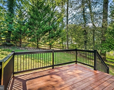 4 Carolina Avenue - Photo Thumbnail 32