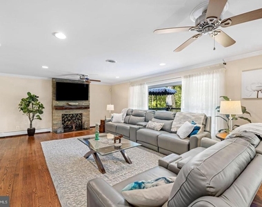 4 Carolina Avenue - Photo Thumbnail 10