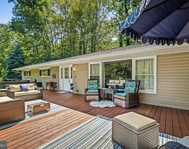 4 Carolina Avenue - Photo Thumbnail 8