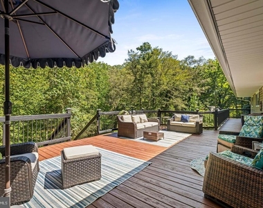 4 Carolina Avenue - Photo Thumbnail 7