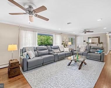 4 Carolina Avenue - Photo Thumbnail 11