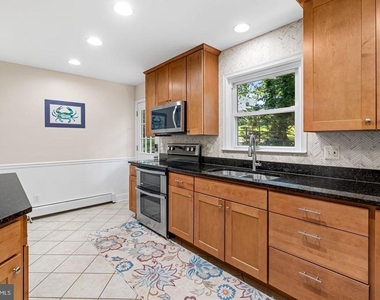 4 Carolina Avenue - Photo Thumbnail 17