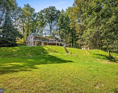 4 Carolina Avenue - Photo Thumbnail 3