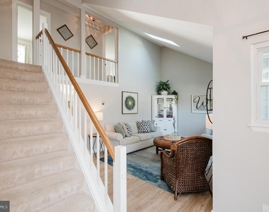 224 Hitching Post Drive - Photo Thumbnail 8