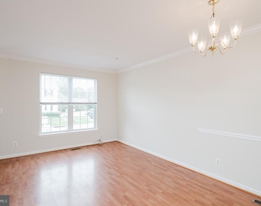 540 Kirkcaldy Way - Photo Thumbnail 9