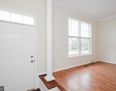540 Kirkcaldy Way - Photo Thumbnail 2