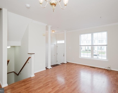 540 Kirkcaldy Way - Photo Thumbnail 8