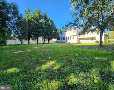 885 Caren Drive - Photo Thumbnail 8