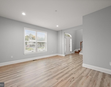214 New Avenue - Photo Thumbnail 11