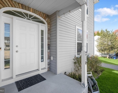 214 New Avenue - Photo Thumbnail 5