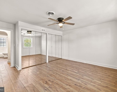 244 E Susquehanna Avenue - Photo Thumbnail 14