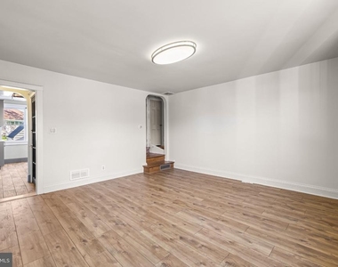 244 E Susquehanna Avenue - Photo Thumbnail 5
