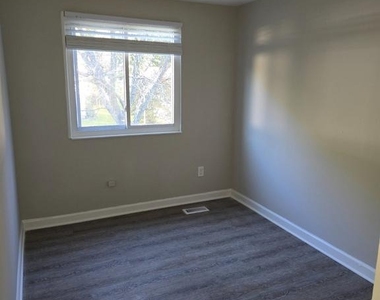 425 Blossom Tree Court - Photo Thumbnail 12