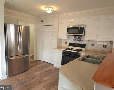1426 Pine Whiff Avenue - Photo Thumbnail 5