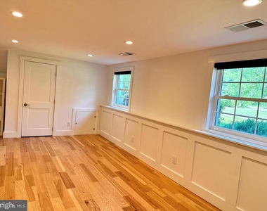 90 Avondale Circle - Photo Thumbnail 17