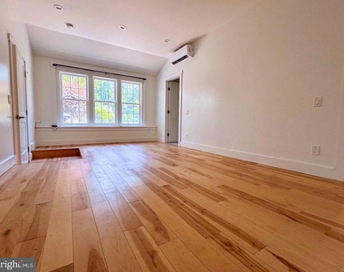 90 Avondale Circle - Photo Thumbnail 8