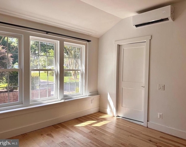 90 Avondale Circle - Photo Thumbnail 9
