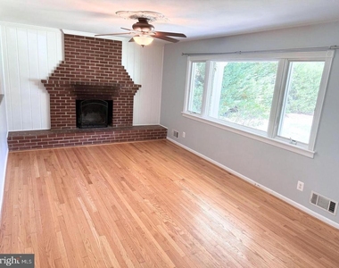 90 Avondale Circle - Photo Thumbnail 4