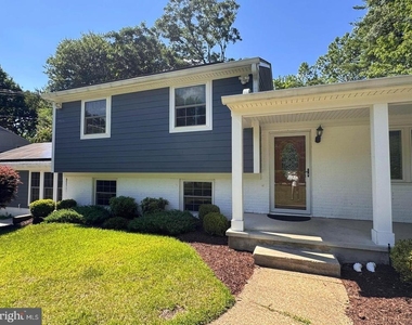 90 Avondale Circle - Photo Thumbnail 2