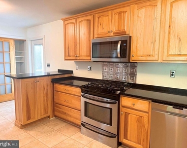 90 Avondale Circle - Photo Thumbnail 6