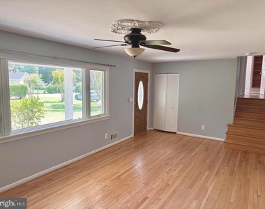 90 Avondale Circle - Photo Thumbnail 3