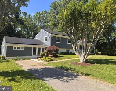 90 Avondale Circle - Photo Thumbnail 1