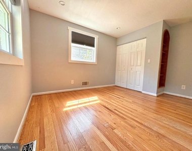 90 Avondale Circle - Photo Thumbnail 15