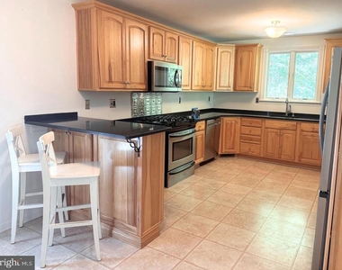 90 Avondale Circle - Photo Thumbnail 5