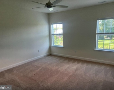 212 Grove View Drive - Photo Thumbnail 5