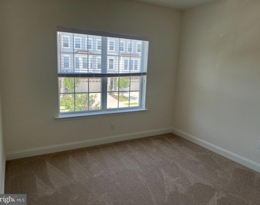 212 Grove View Drive - Photo Thumbnail 11