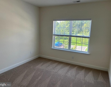 212 Grove View Drive - Photo Thumbnail 9