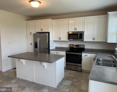 212 Grove View Drive - Photo Thumbnail 3