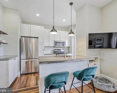 1526 17th Street Nw - Photo Thumbnail 2