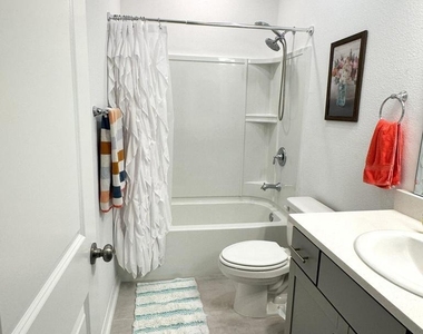 326 Annies Place - Photo Thumbnail 9
