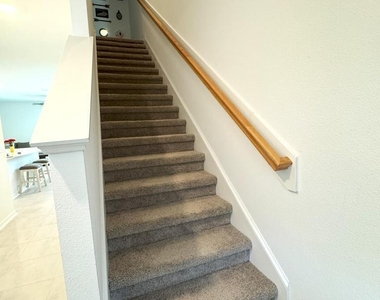 326 Annies Place - Photo Thumbnail 7