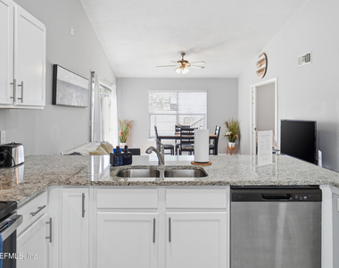 3419 Islander Way - Photo Thumbnail 6