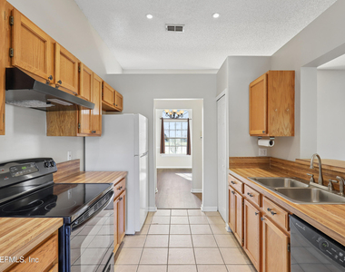 7827 Enderby Court - Photo Thumbnail 14