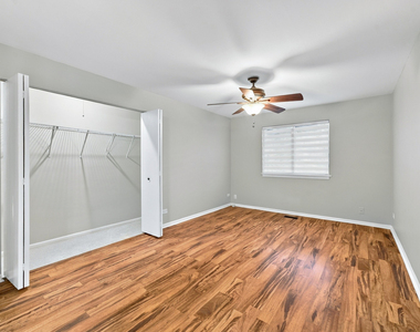 107 Winchester Drive - Photo Thumbnail 8